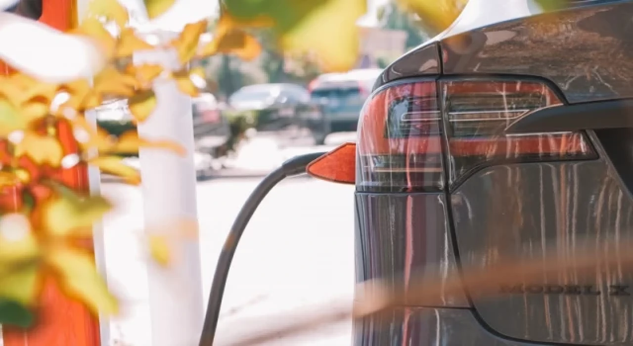 Elektrikli otomobil ithalatına ilave gümrük vergisi getirildi