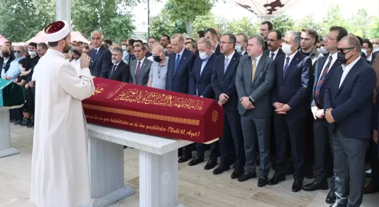 Göksel Gümüşdağ'ın annesi son yolculuğuna uğurlandı