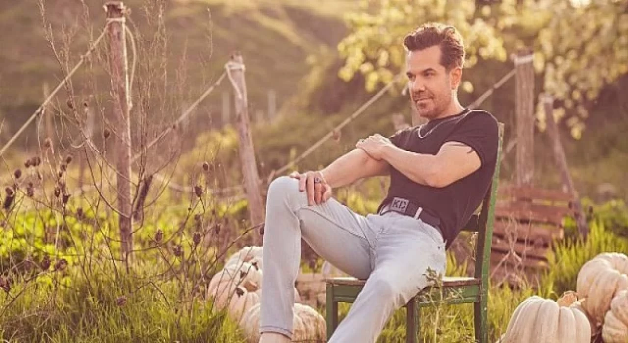 Kenan Doğulu Yazın Enerjisini Marka Yüzü Olduğu Lee Reklamlarıyla Yükseltiyor