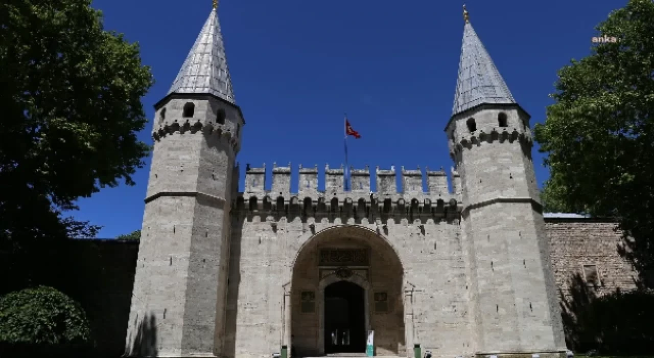 Milli Saraylar İdaresi Başkanlığı’ndan Topkapı Sarayı’nda orijinal İznik çinilerinin delindiği iddiasıyla ilgili açıklama