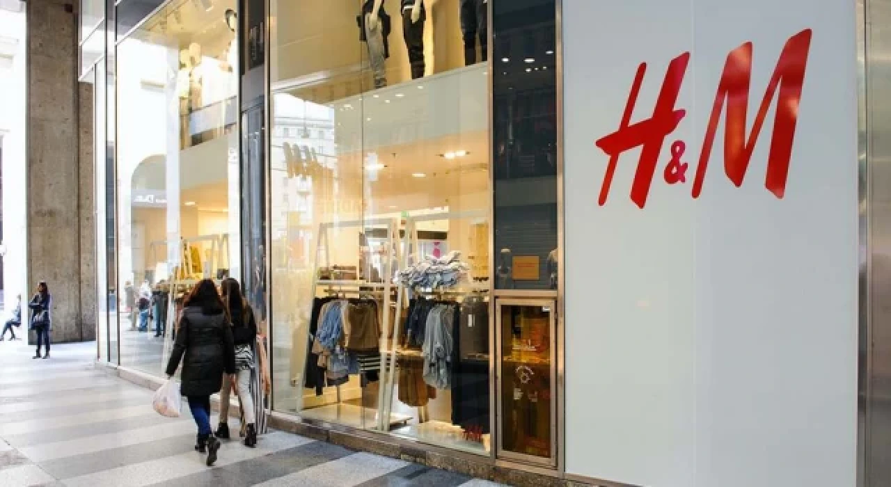 Rusya’dan çekilen H&M stoklar tükenene kadar geçici olarak mağazaları açacak