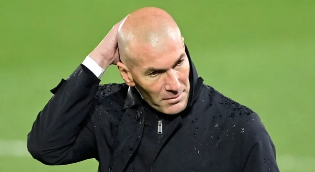 Zidane İstanbul’a gelip saç ektirdi