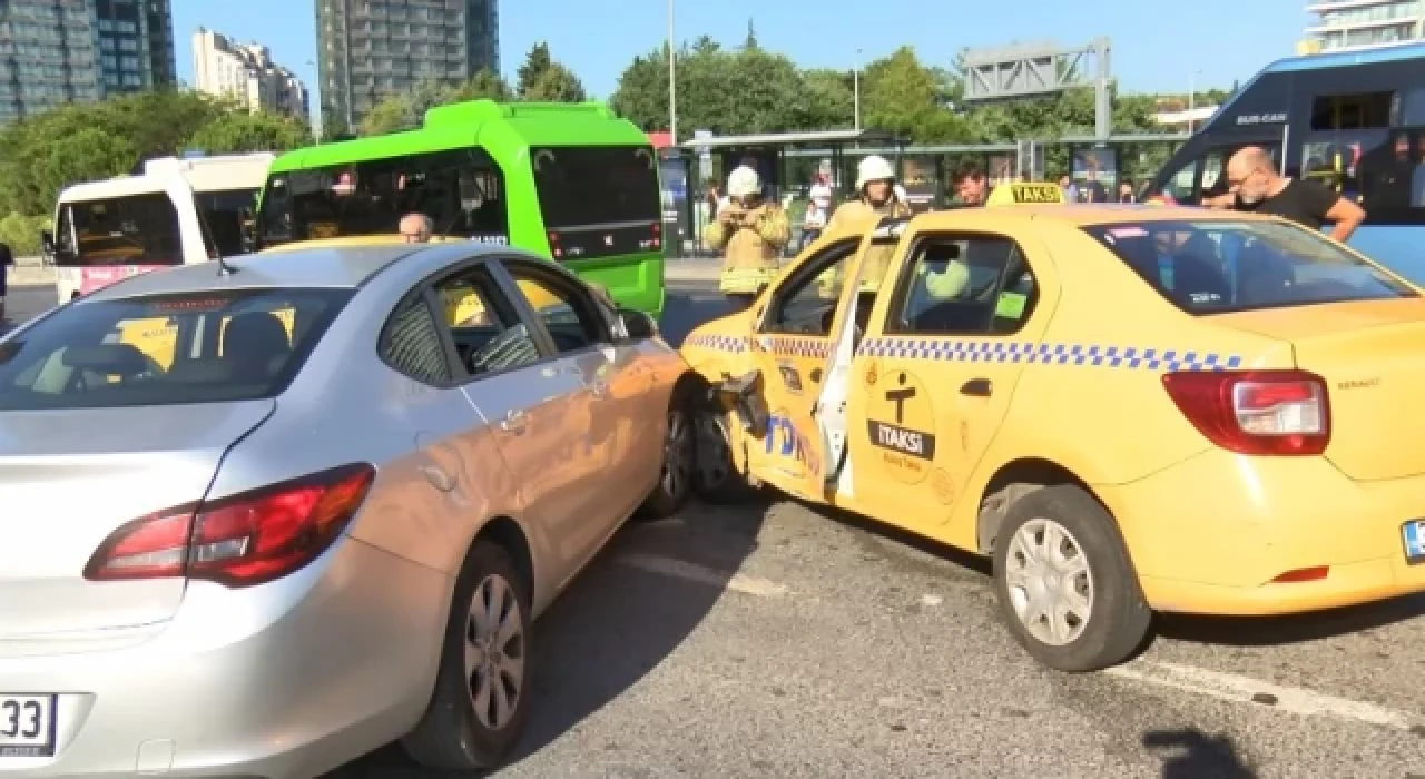 Zincirlikuyu’da zincirleme kaza; 2 yaralı