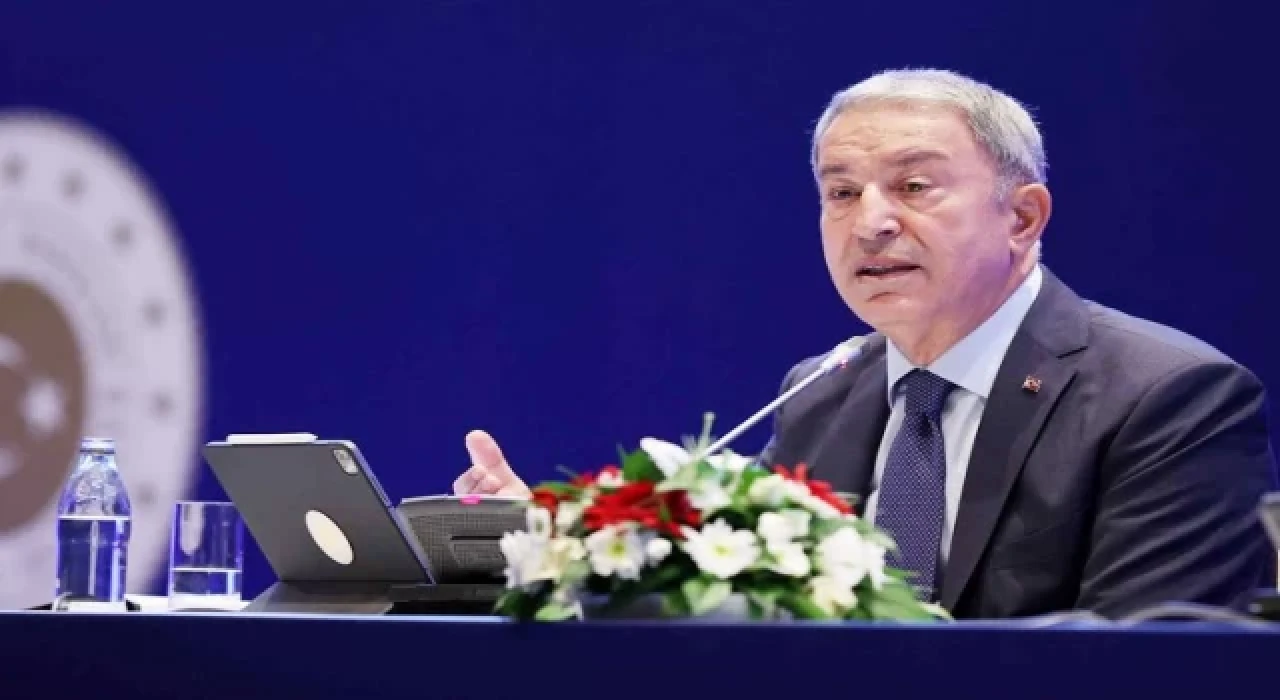 Bakan Akar Yunanistan medyasına çıkıştı! ”Gel seni ben Foça’ya götüreyim!”