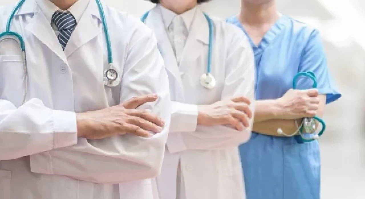 Bakan Koca: Asistan hekimlere ayda en fazla 8 nöbet verilecek