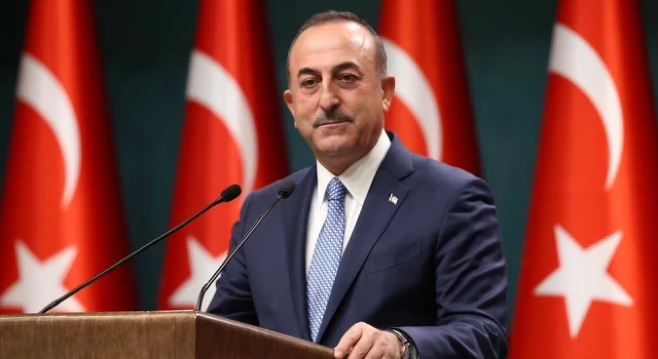 Çavuşoğlu'ndan Suriye'deki gösterilerle ilgili açıklama: Bayrağımıza uzatılan elleri kırarız