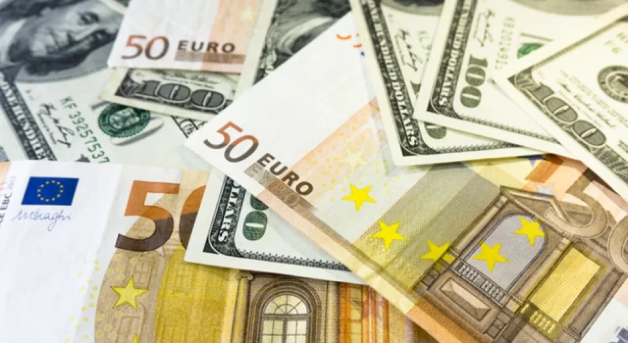 Euro/dolar 1’in altını gördü
