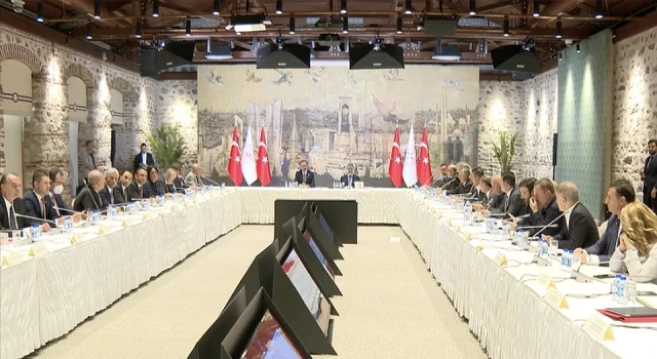 Futbolun zirvesi Dolmabahçe'de