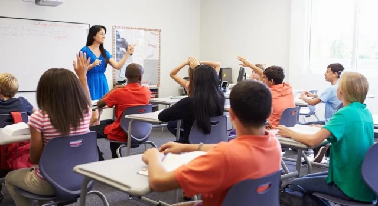 İsveç’te öğrenciler sınıfta porno filmleri tartışacak