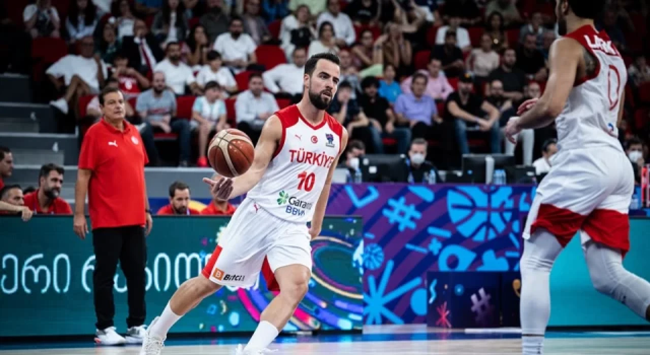 12 Dev Adam İspanya'ya kaybetti, grubu ikinci bitirdi