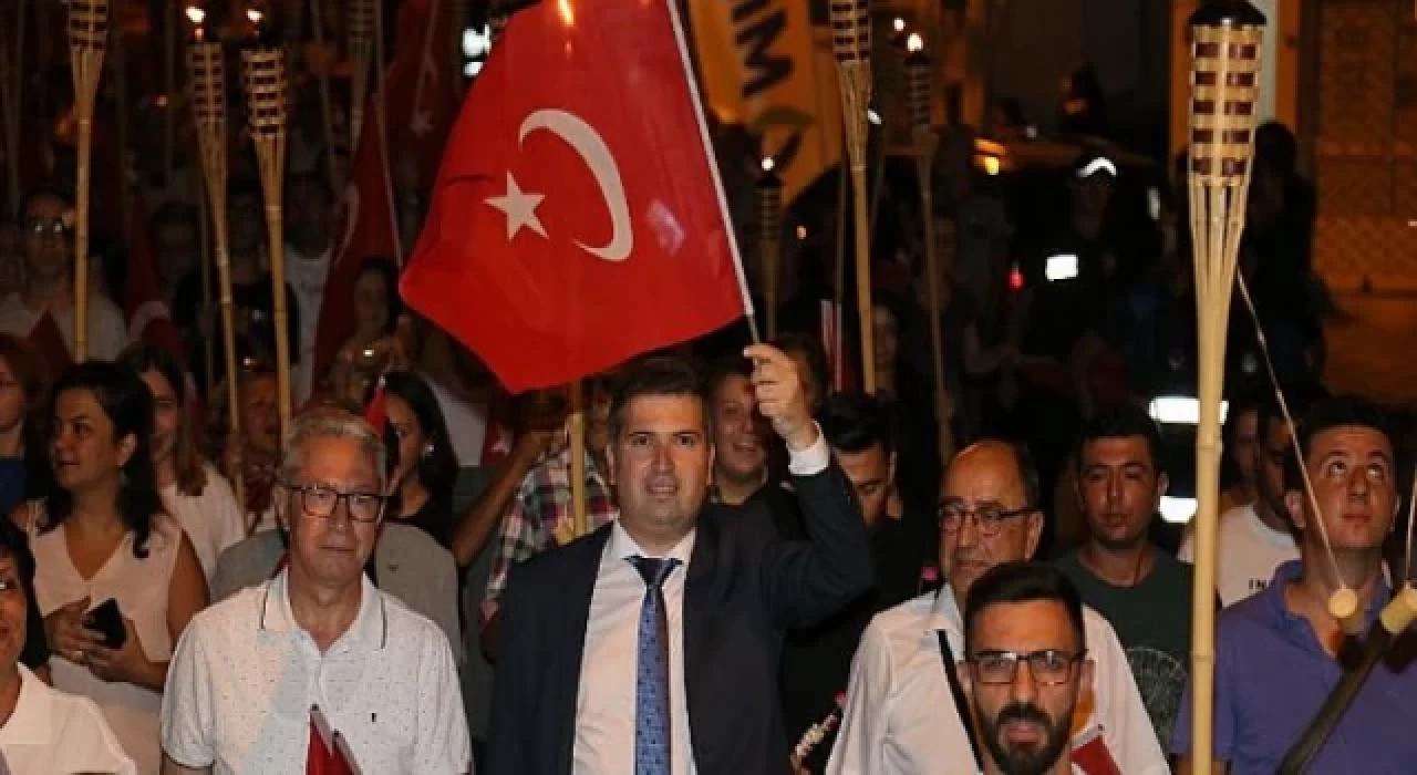 Edremit’te 100. Yıl fener alayı