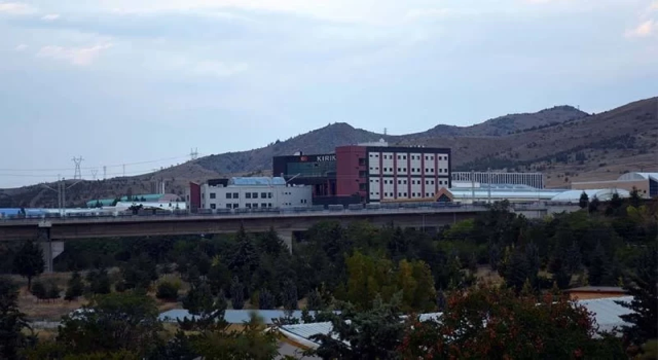 Kırıkkale Üniversitesi’nde bir idari personel, kampüsteki ağaçlık alanda ölü bulundu