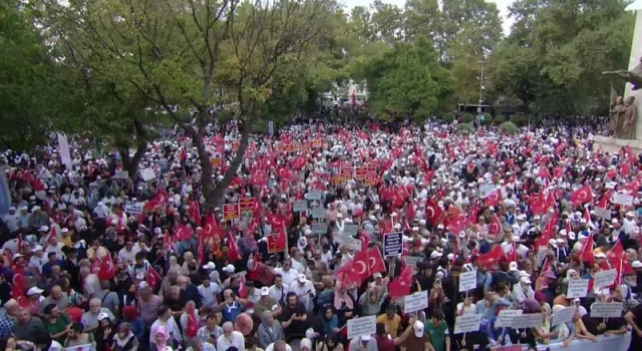 LGBTİ+ karşıtı miting: ”Bugün Saraçhane’de bu işin fitili ateşlendi, önümüzdeki günlerde Türkiye’nin dört bir yanında bu topluluklar toplanacak”