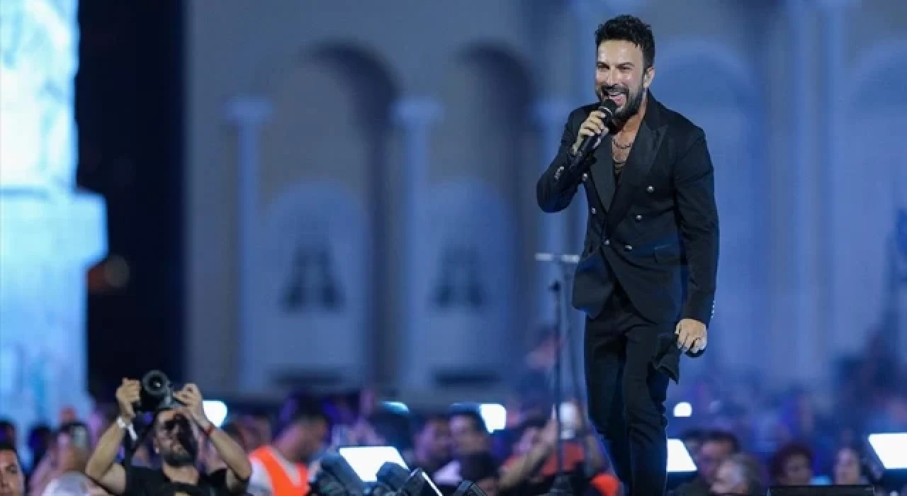 Tarkan, İzmir konserinin gelirini üç vakfa bağışlayacak