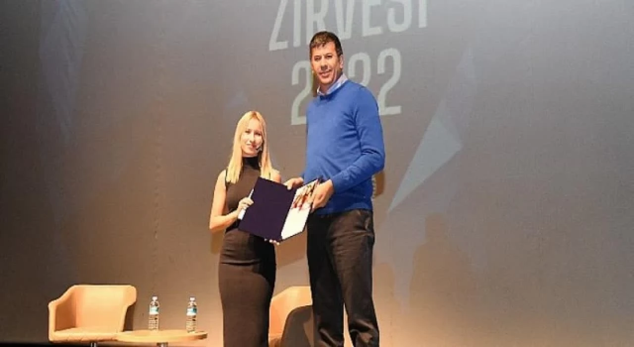 Başkan Odabaşı Başarısızlık Zirvesi’nde Gençlere Seslendi: En İyiyi Hedefleyin