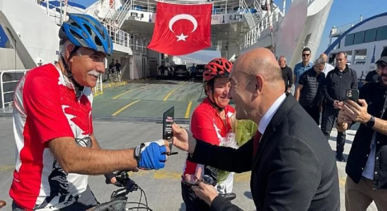 Başkan Soyer’den 350 bininci bisikletli yolcuya sürpriz