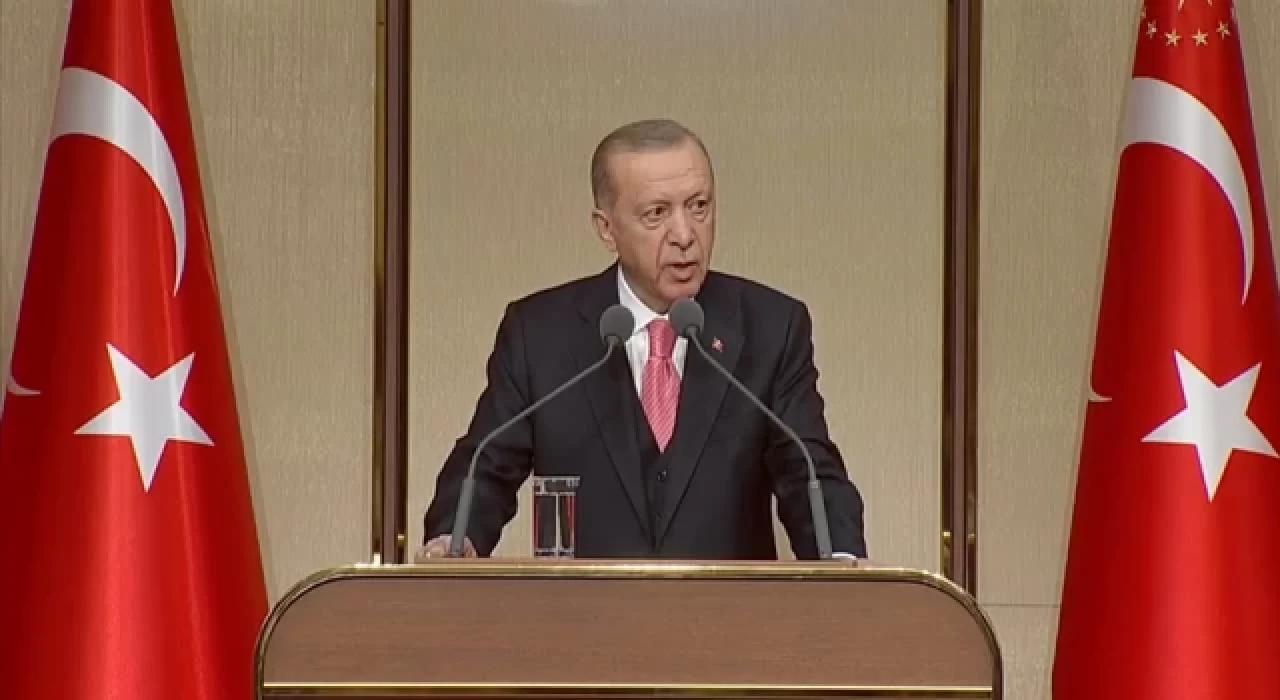 Cumhurbaşkanı Erdoğan: Başörtüsüne anayasal güvence kazandırırken, aileyi de korumayı hedefliyoruz