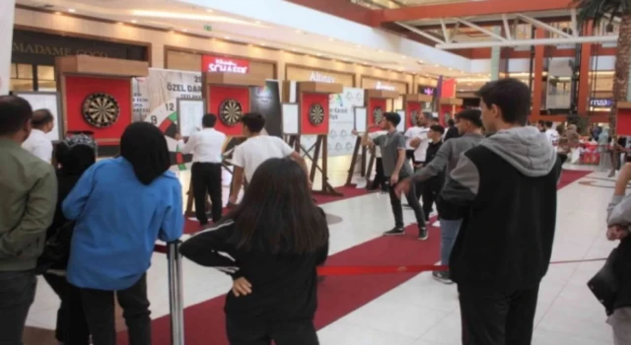 Diyarbakır’da AVM’de ’dart’ keyfi