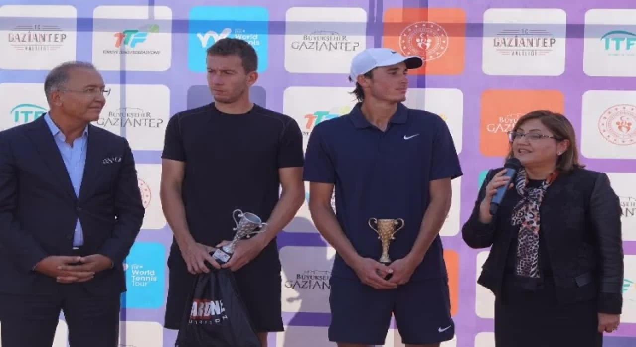 Gaziantep’te ’Cup Tenis’ finalistleri kupalarına kavuştu