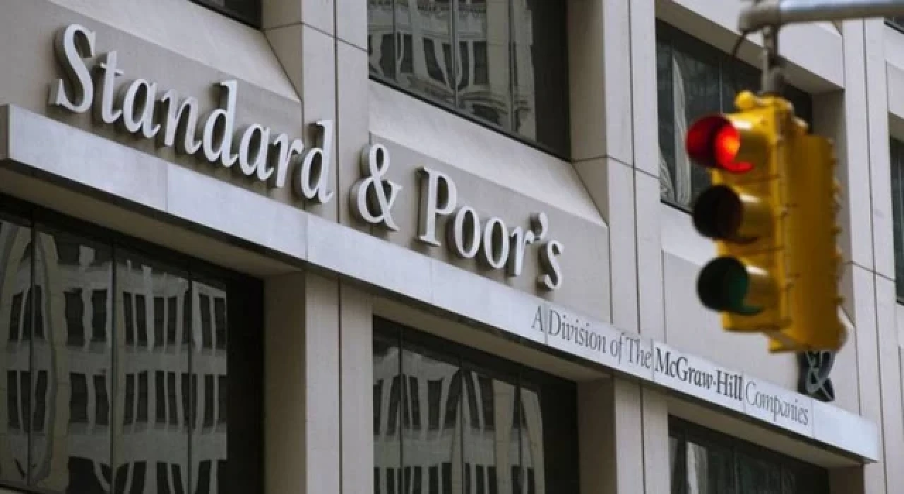 S&P, Türkiye’nin kredi notunu düşürdü