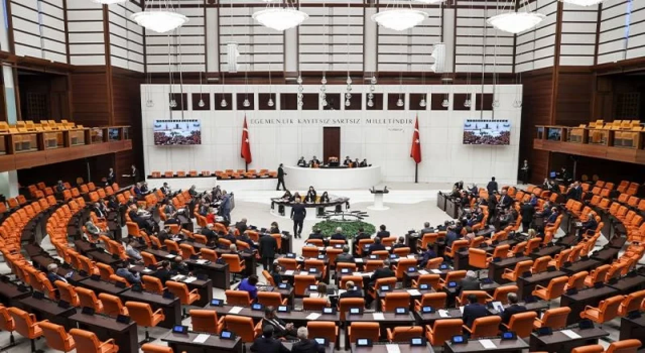 Tartışmalı sosyal medya düzenlemesinin bir maddesi daha kabul edildi