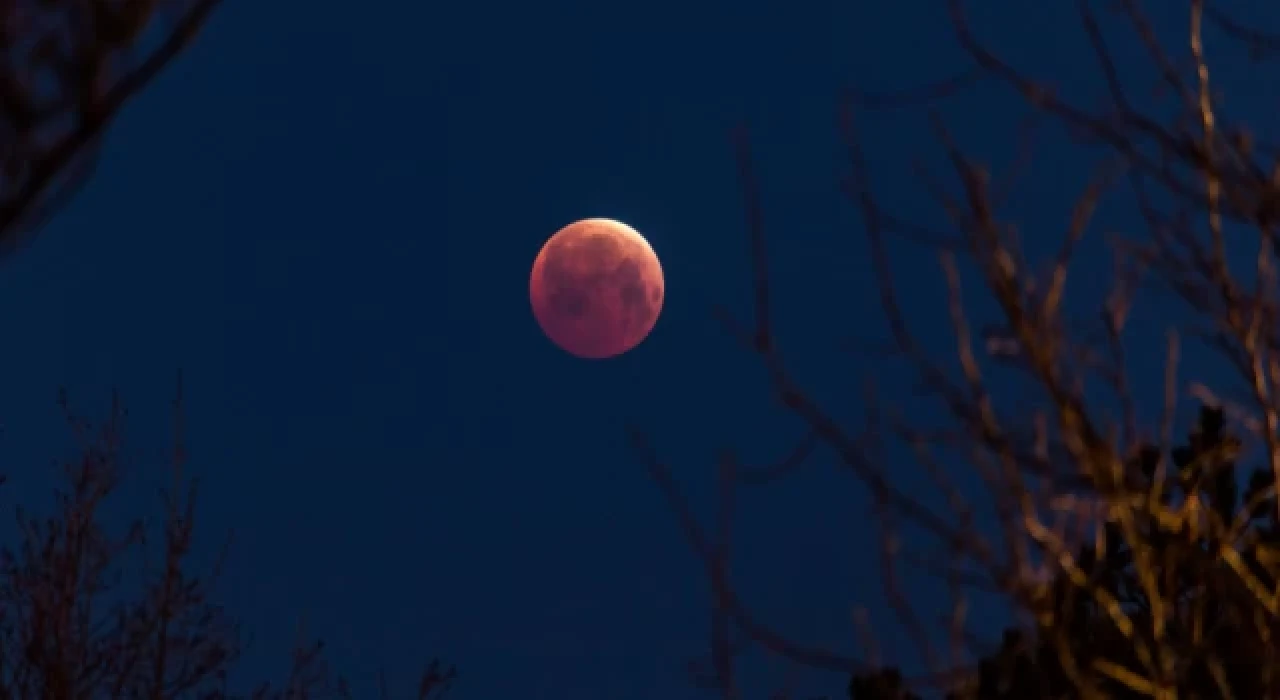 8 Kasım Kanlı Ay tutulması: 2025'e kadar görülmeyecek