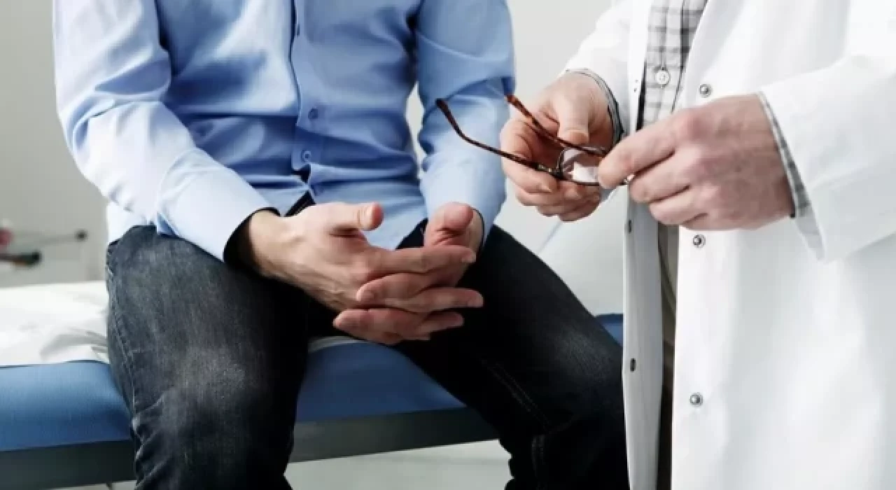 Doktorun sistemini ele geçirip, erkek hastaya 'hamile' raporu verdiler