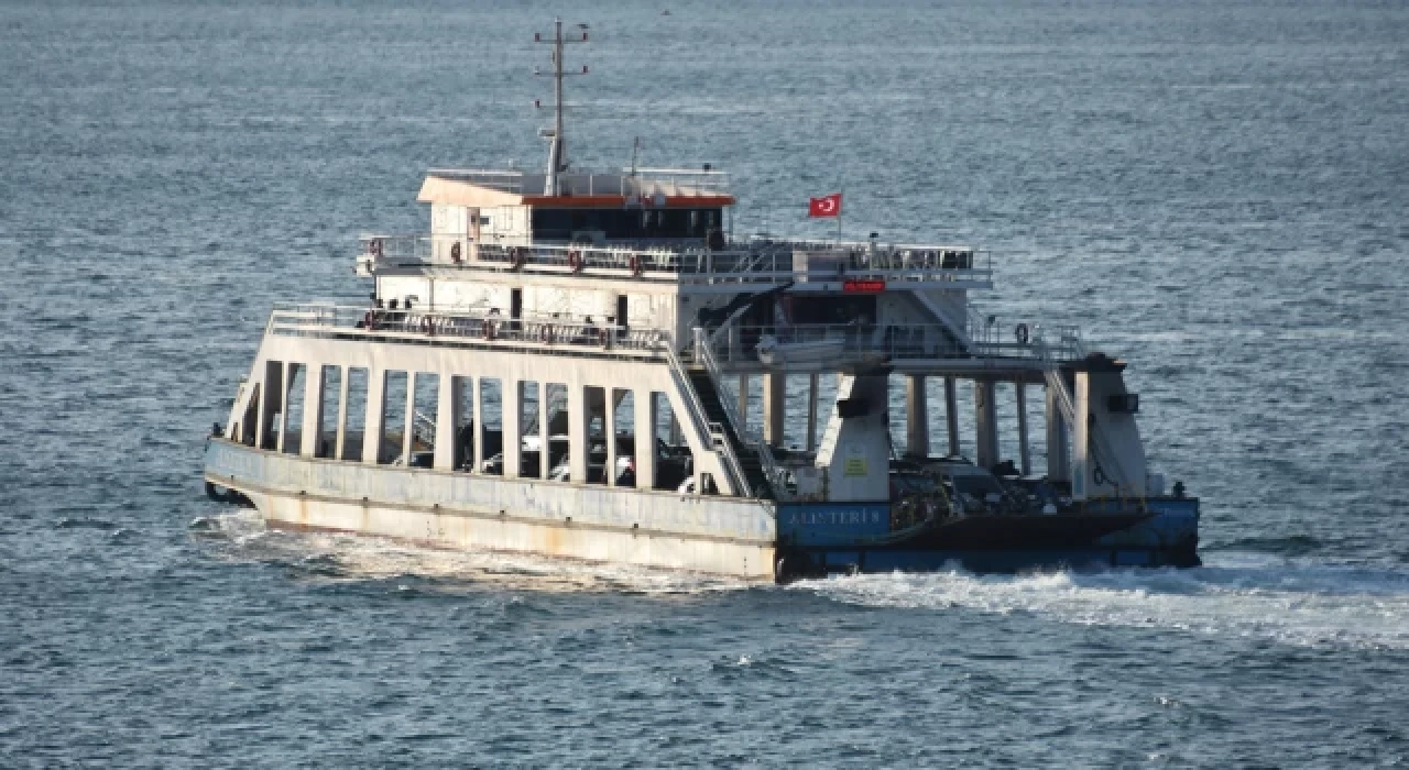 Gökçeada ve Bozcaada feribot seferlerine ’olumsuz hava’ engeli