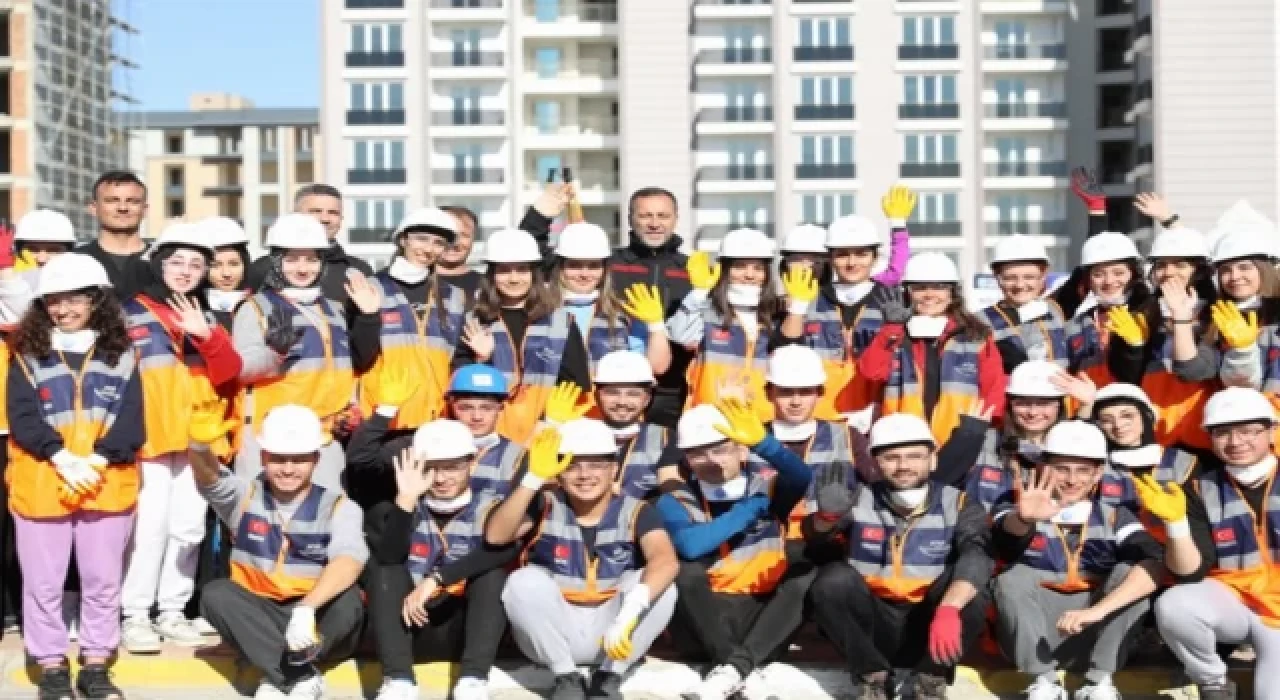 İstanbul Silivri’de afet gönüllüri yetişiyor