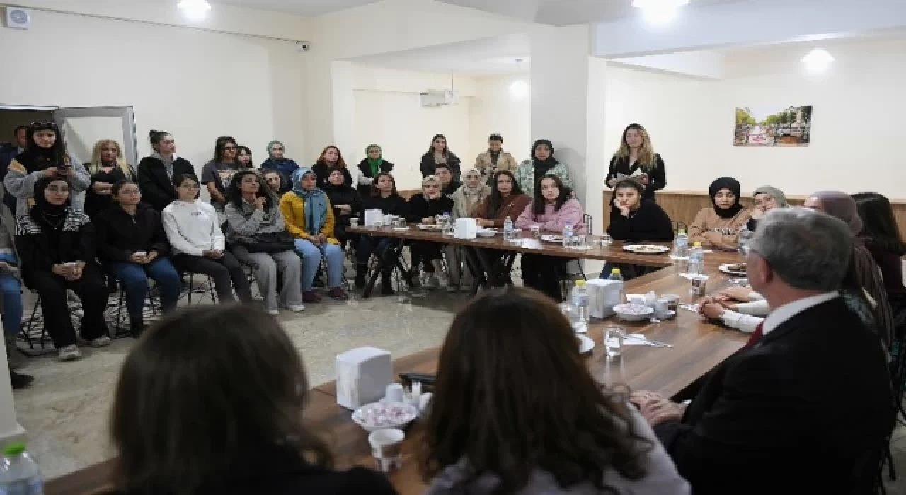 Mansur Yavaş gençlerle buluştu