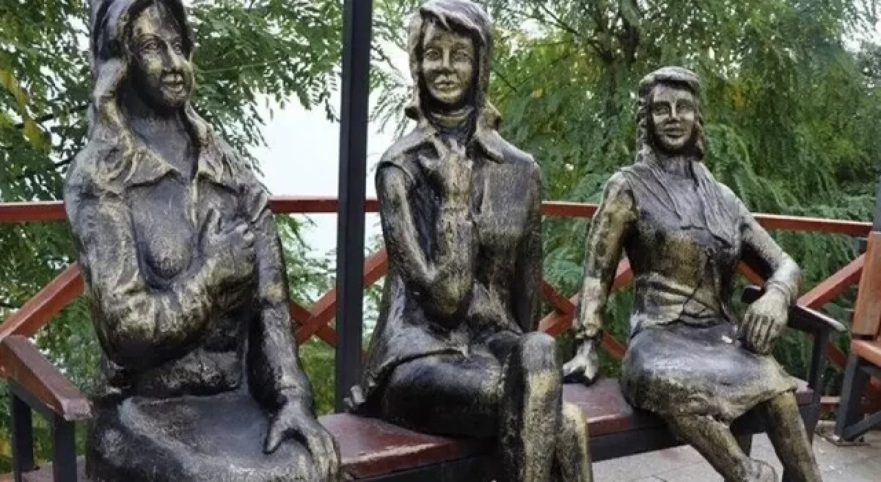 Ordu'da 'üç kız heykeli' bir kez daha tahrip edildi