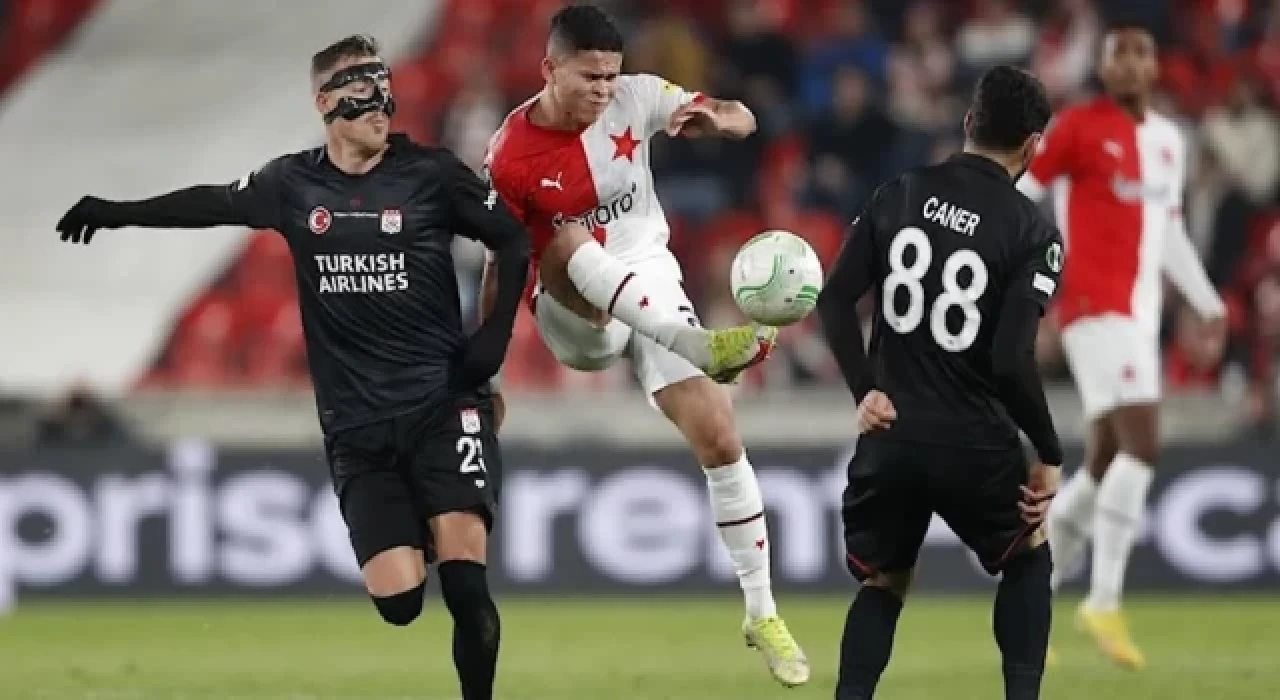 Sivasspor, Prag’dan liderlikle döndü