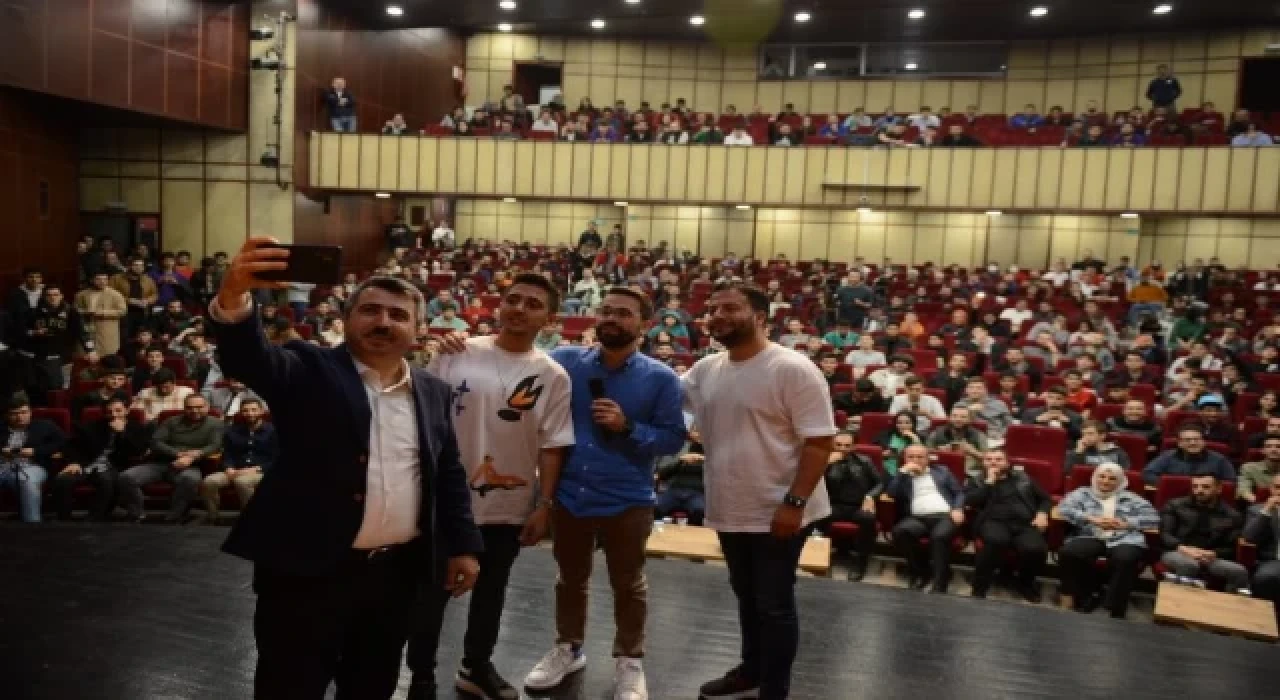 Sosyal medya fenomenleri Bursa Yıldırım’da gençlerle buluştu