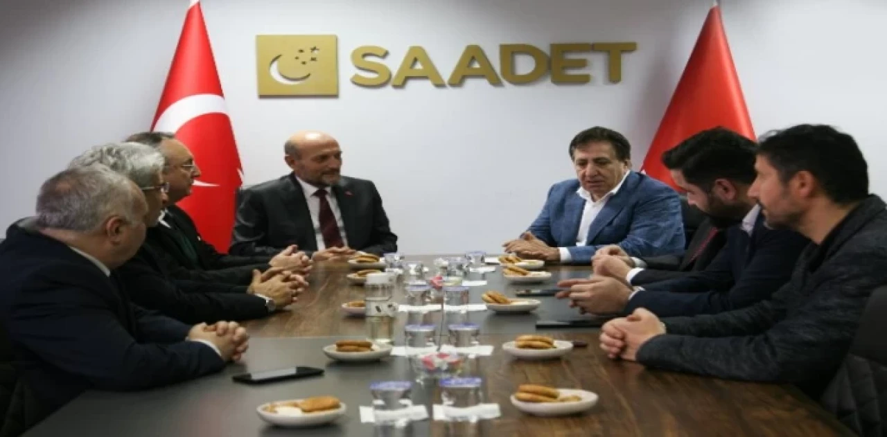 Bursa’da eski Vali İzzettin Küçük’ten Saadet’e ziyaret