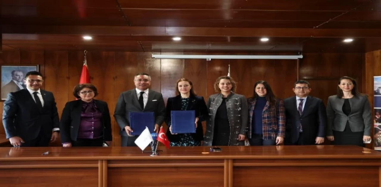 DEÜ’den öğrencilerine kariyer fırsatı