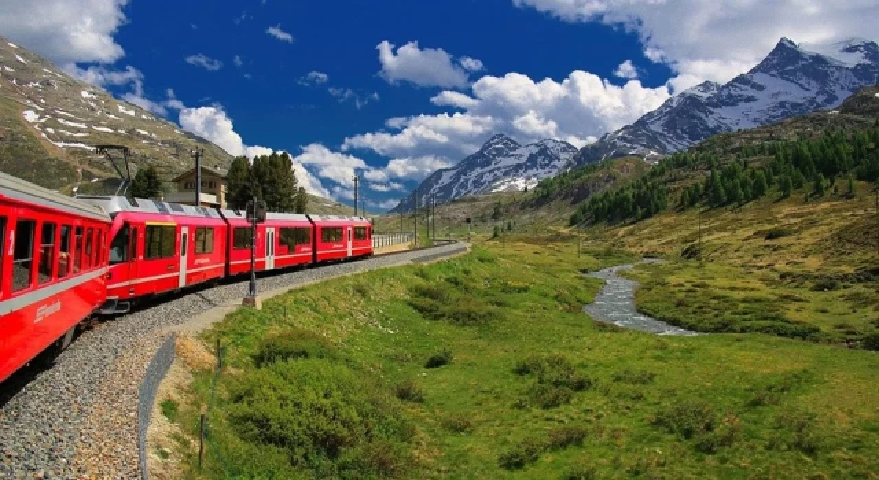 Hindistan’da işe alınacakları vaadiyle kandırılan 28 kişi 1 ay boyunca tren saydı