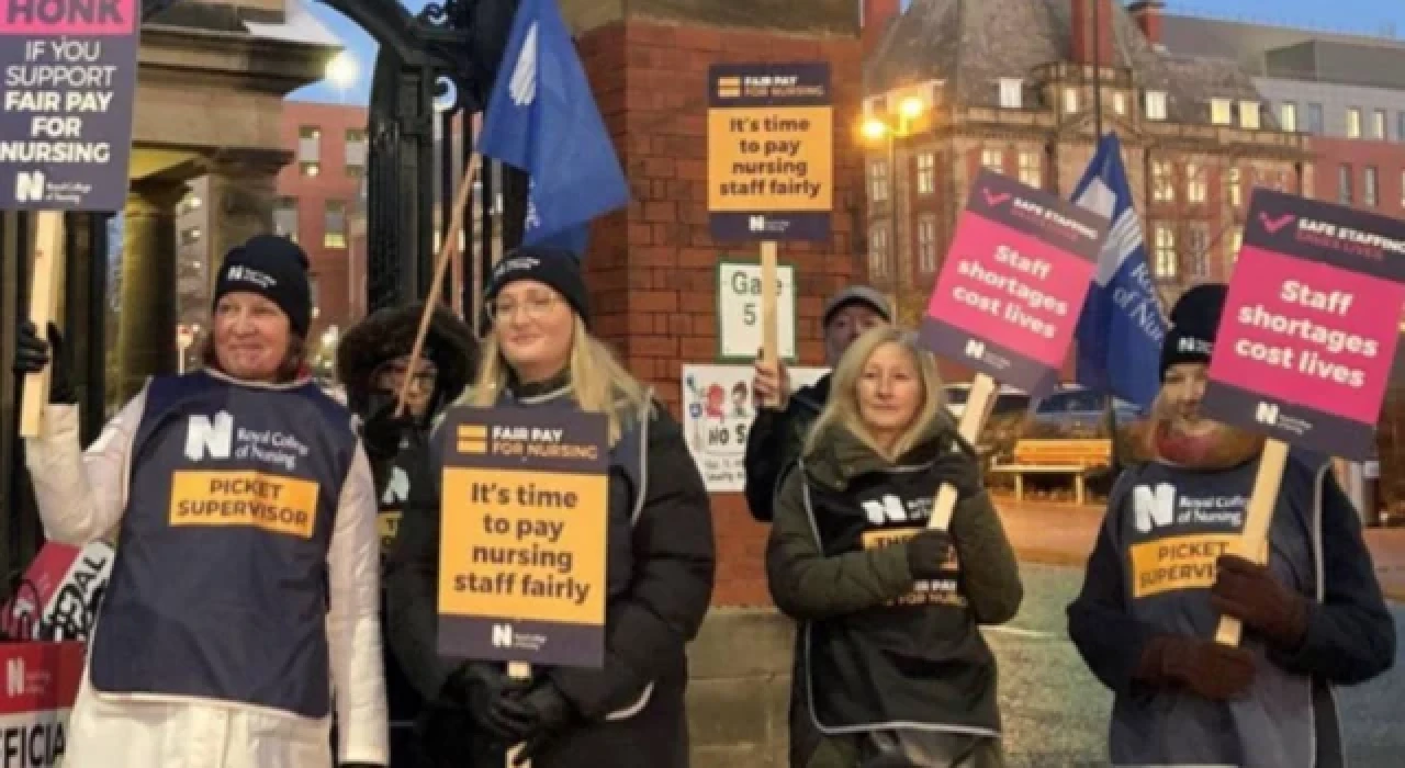 İngiltere'de hemşireler bir hafta içinde ikinci kez grevde