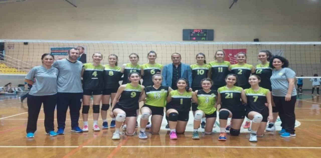 Manisalı genç kızlar Kula ekibini mağlup etti