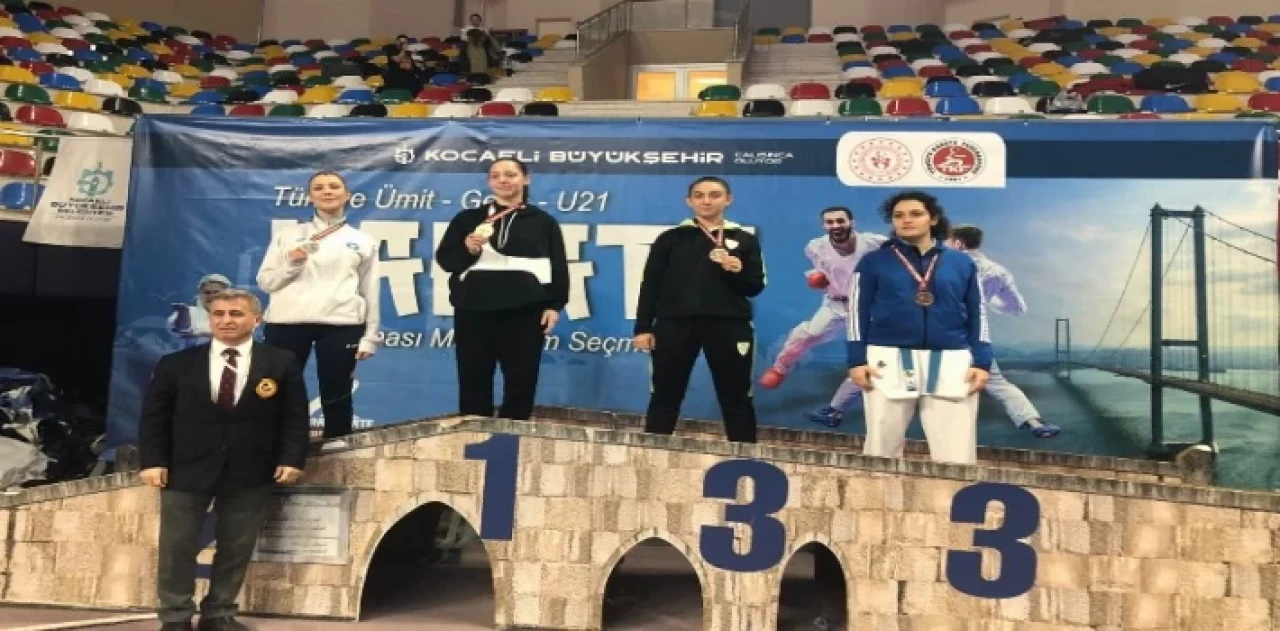 Manisalı karateciler Kocaeli’den madalyayla döndü