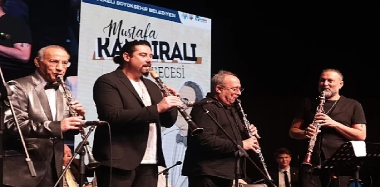 Mustafa Kandıralı’yı anma gecesinde yer yerinden oynadı