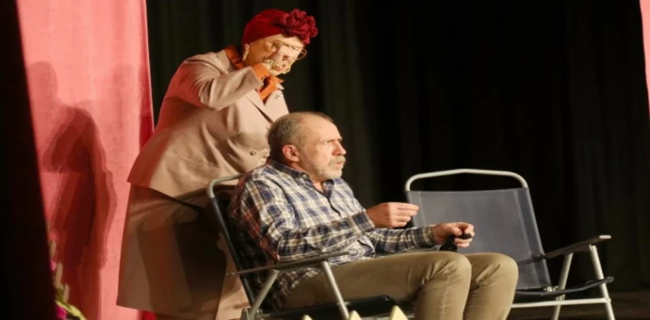 Sakarya’da Üç Kafadarlar, ’Hoppala’ ile güldürdü