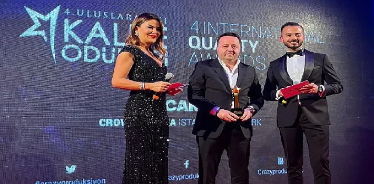 4. Uluslararası kalite ödüllerinde Ünal Memiç, 'Yılın yardımsever iş adamı’ ödülüne layık görüldü