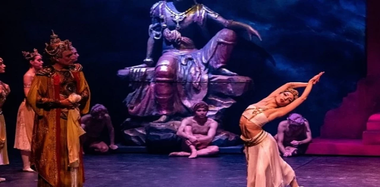 AKM’de LA BAYADÈRE Balesinin Prömiyer Coşkusu!