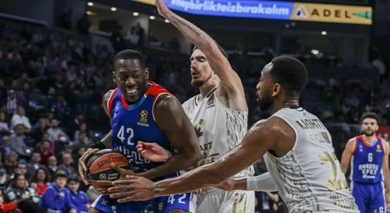 Anadolu Efes geriden geldi, kazandı