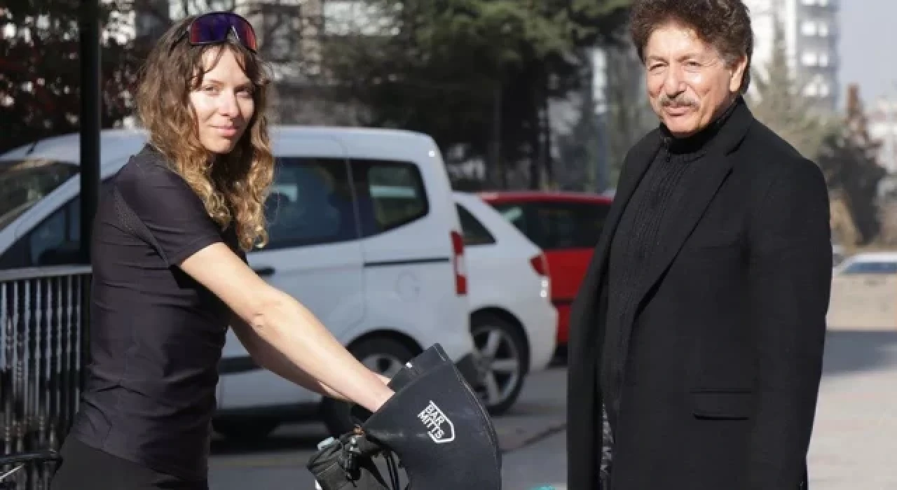 Babasıyla tanışmak için Almanya'dan Kayseri'ye 4.5 ay bisiklet sürdü