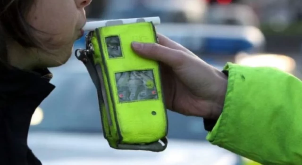 Bozuk alkolmetre yüzünden ehliyetine el konulan kişiye tazminat ödenecek