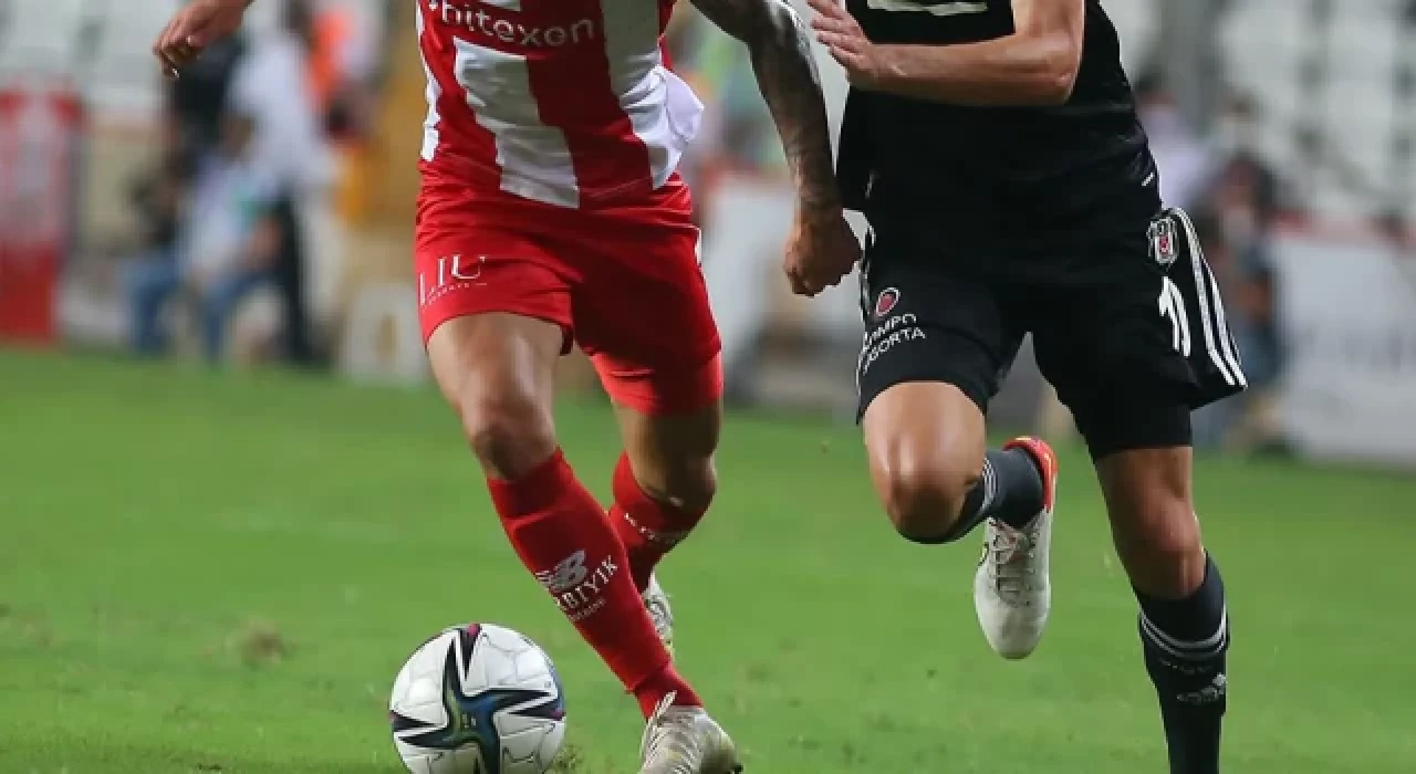 Ertelenen Beşiktaş - Antalyaspor maçının tarihi belli oldu