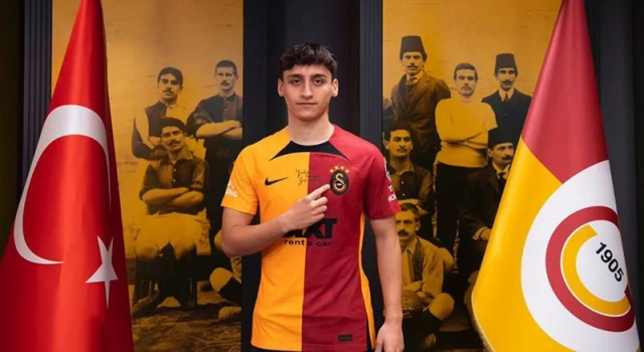 Galatasaray, genç futbolcu Emirhan Kayar ile sözleşme imzaladı