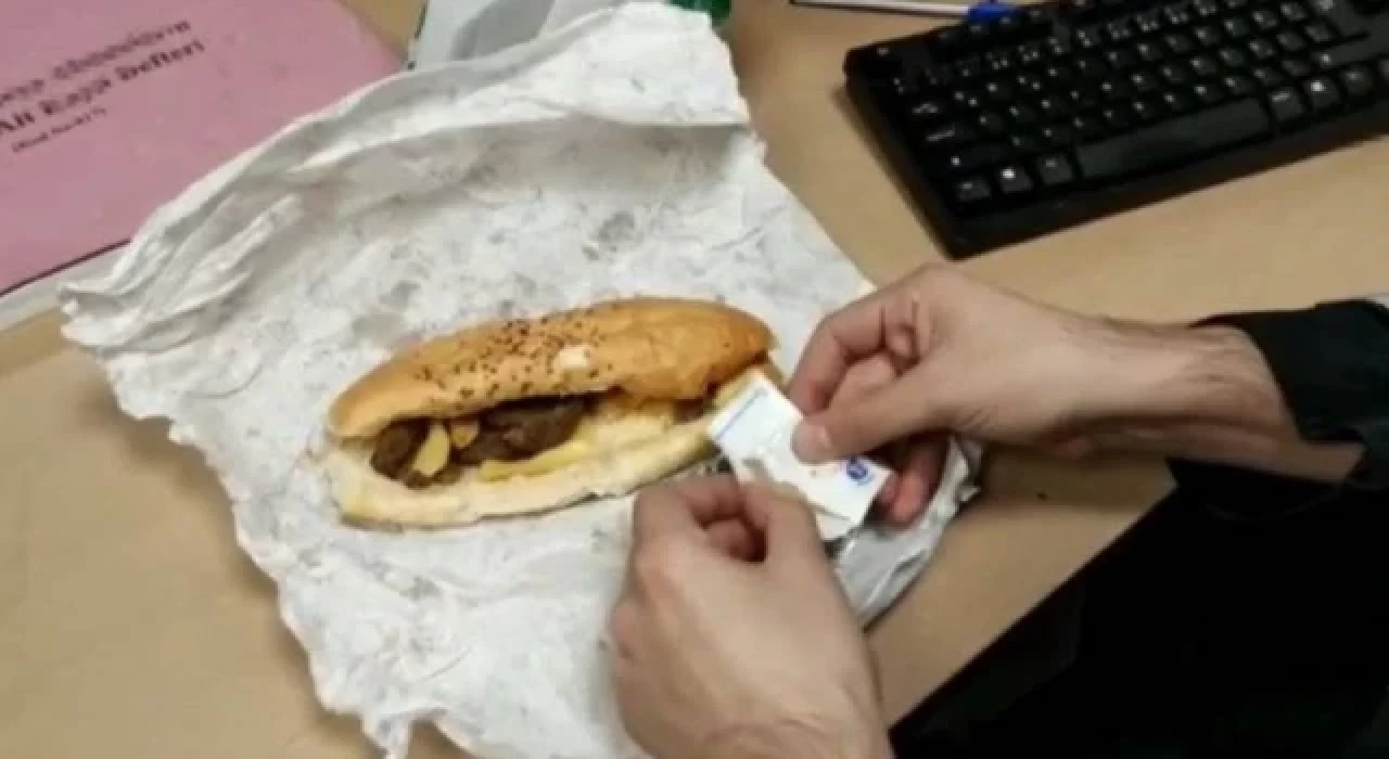 Gözaltındaki annesine köfte ekmek içinde uyuşturucu getirdi