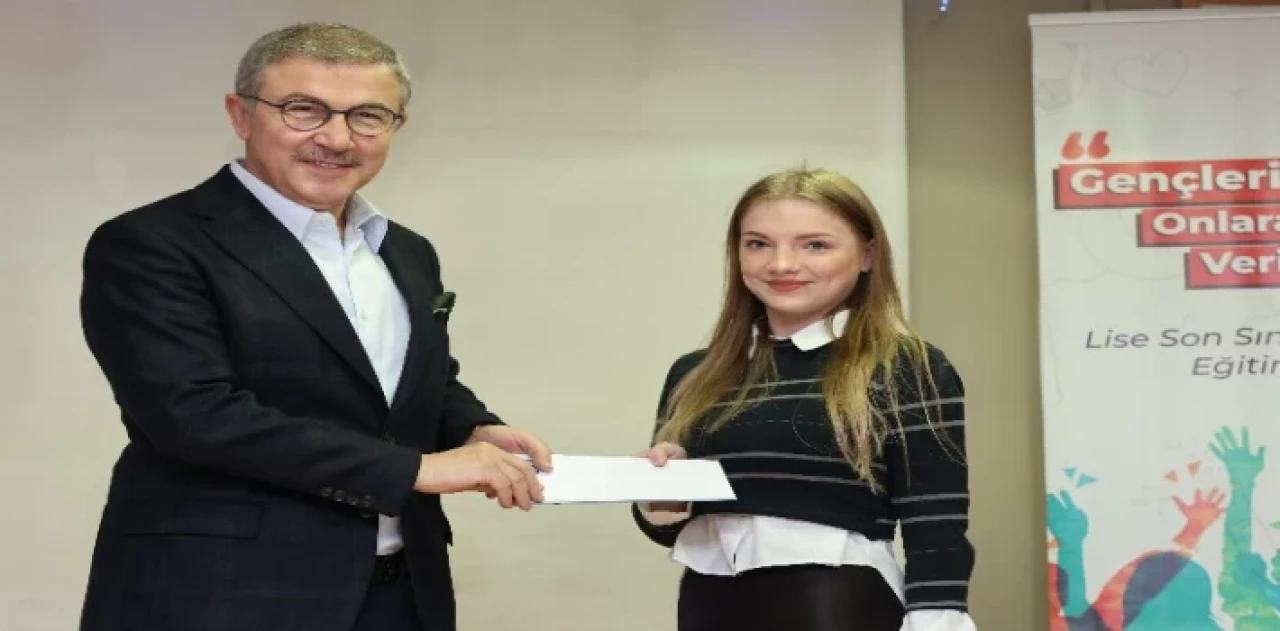 İstanbul Eyüpsultan’da liselilere 750 TL eğitim desteği